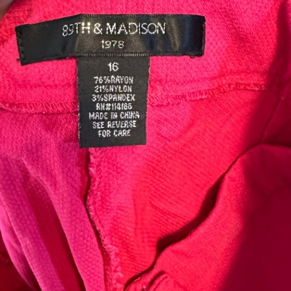 89th & Madison Pink Capri Pants - Picture 4 of 5